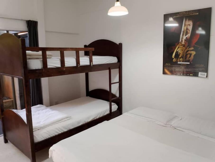 Knocknock 70s - Jonker Parking 5r4b 10-18pax Holiday home Malacca