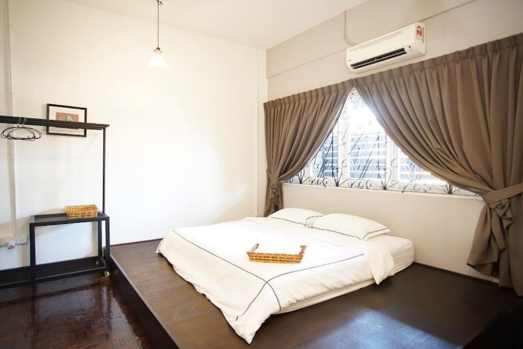 Knocknock 70s - Jonker Parking 5r4b 10-18pax * Malacca