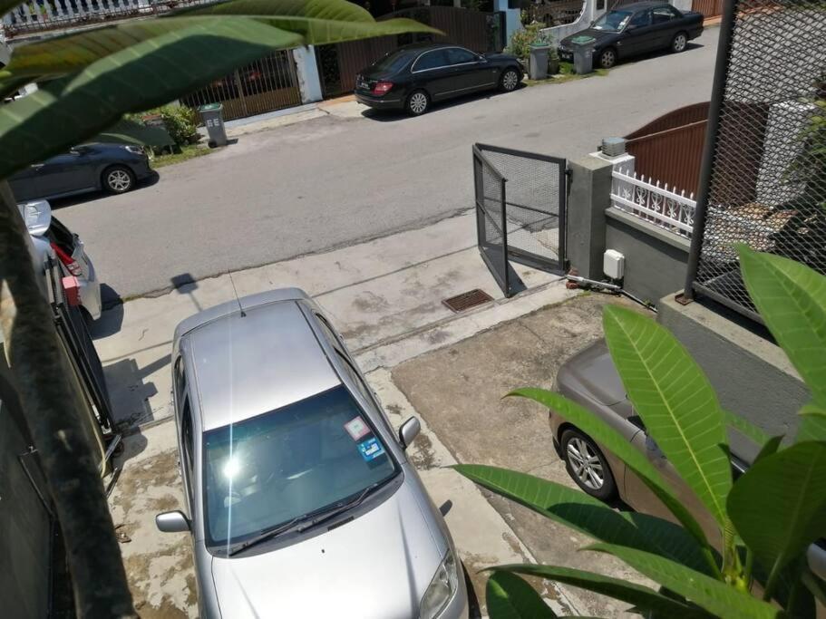 Knocknock 70s - Jonker Parking 5r4b 10-18pax Holiday home Malacca