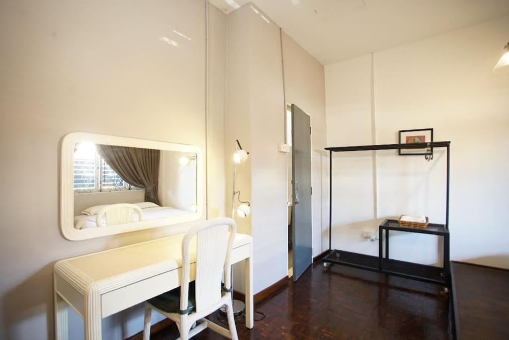 Knocknock 70s - Jonker Parking 5r4b 10-18pax Holiday home