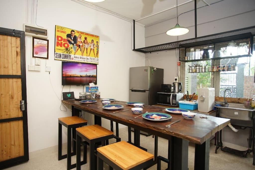 Knocknock 70s - Jonker Parking 5r4b 10-18pax Holiday home Malacca